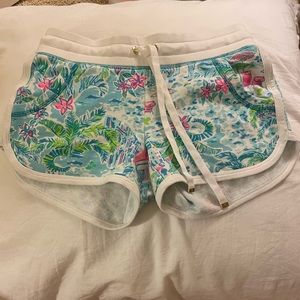 Size small. Lily Pulitzer shorts.